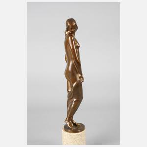 Wenzel, stehender Mädchenakt