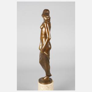 Wenzel, stehender Mädchenakt