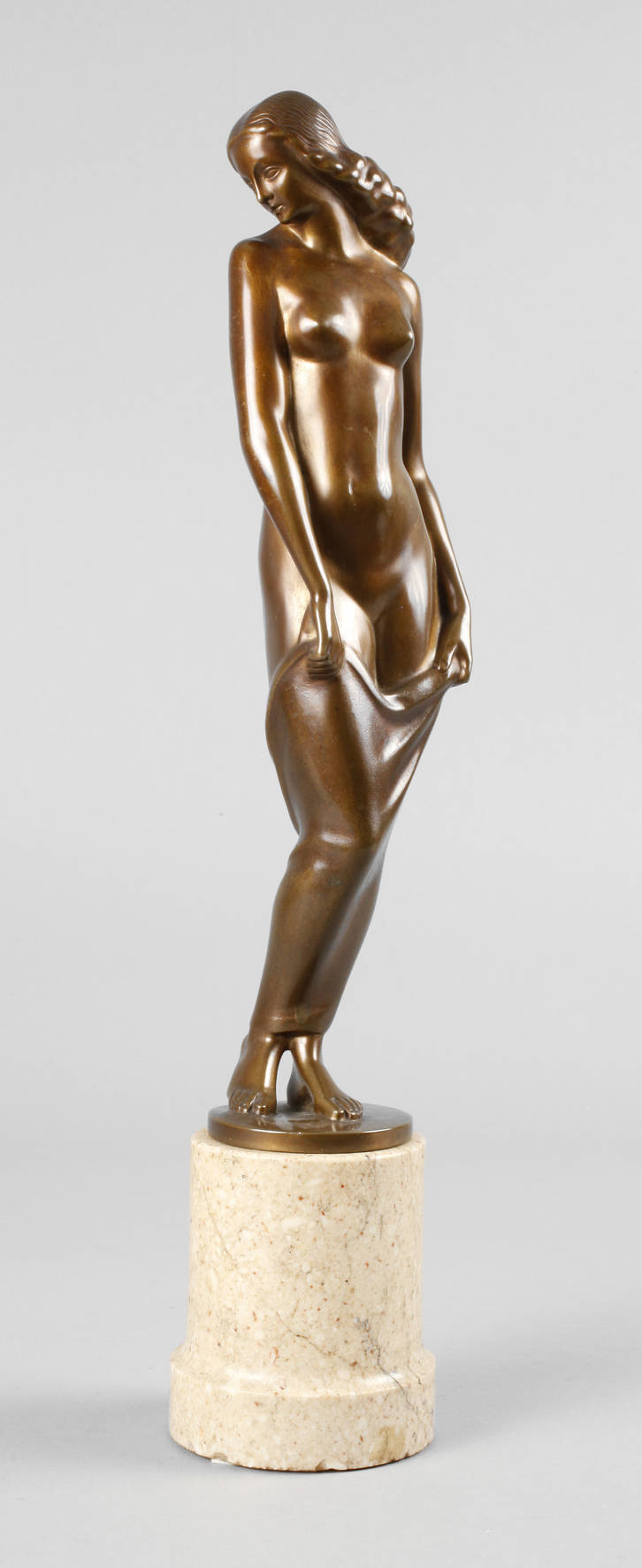 Wenzel, stehender Mädchenakt