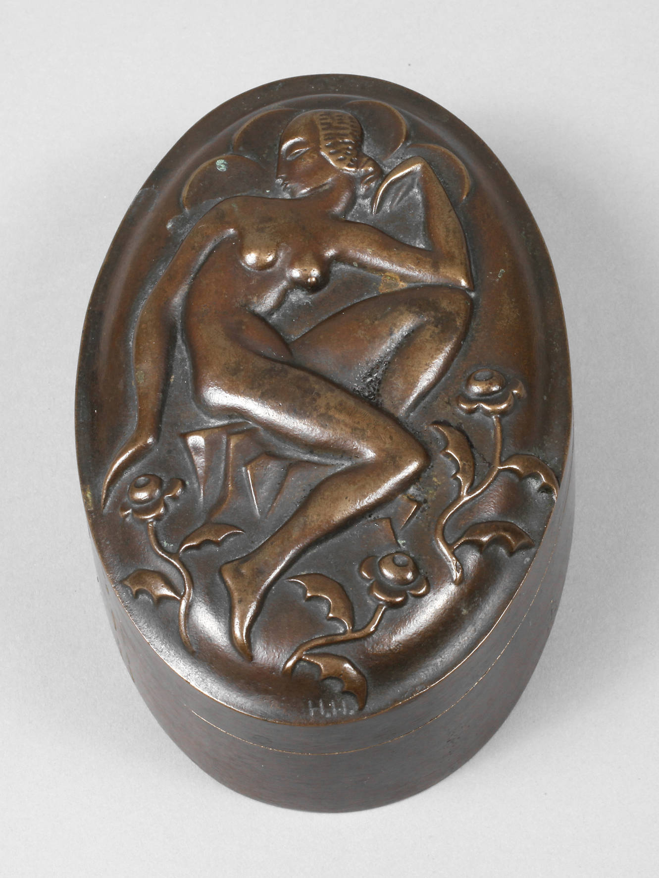 Heinrich Hübner, Deckeldose mit sitzendem Mädchen