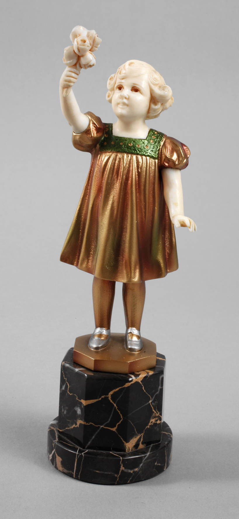 Ferdinand Preiss, Chryselephantin Kleines Mädchen mit Blumenstrauß