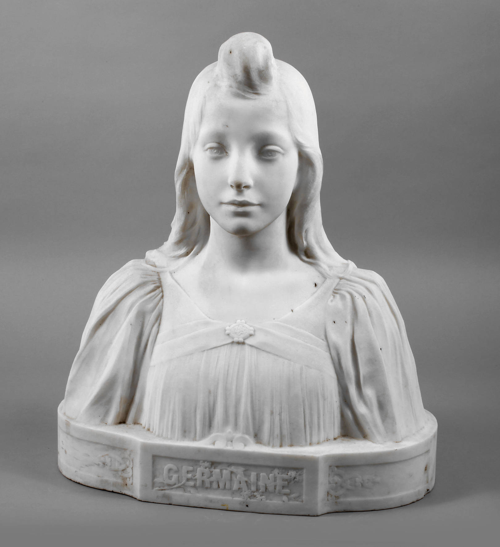 Große Marmorbüste ”Germaine”