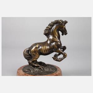 Bronze steigender Hengst
