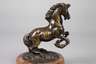 Bronze steigender Hengst