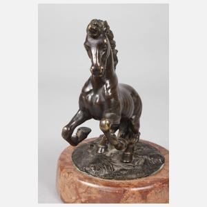 Bronze steigender Hengst