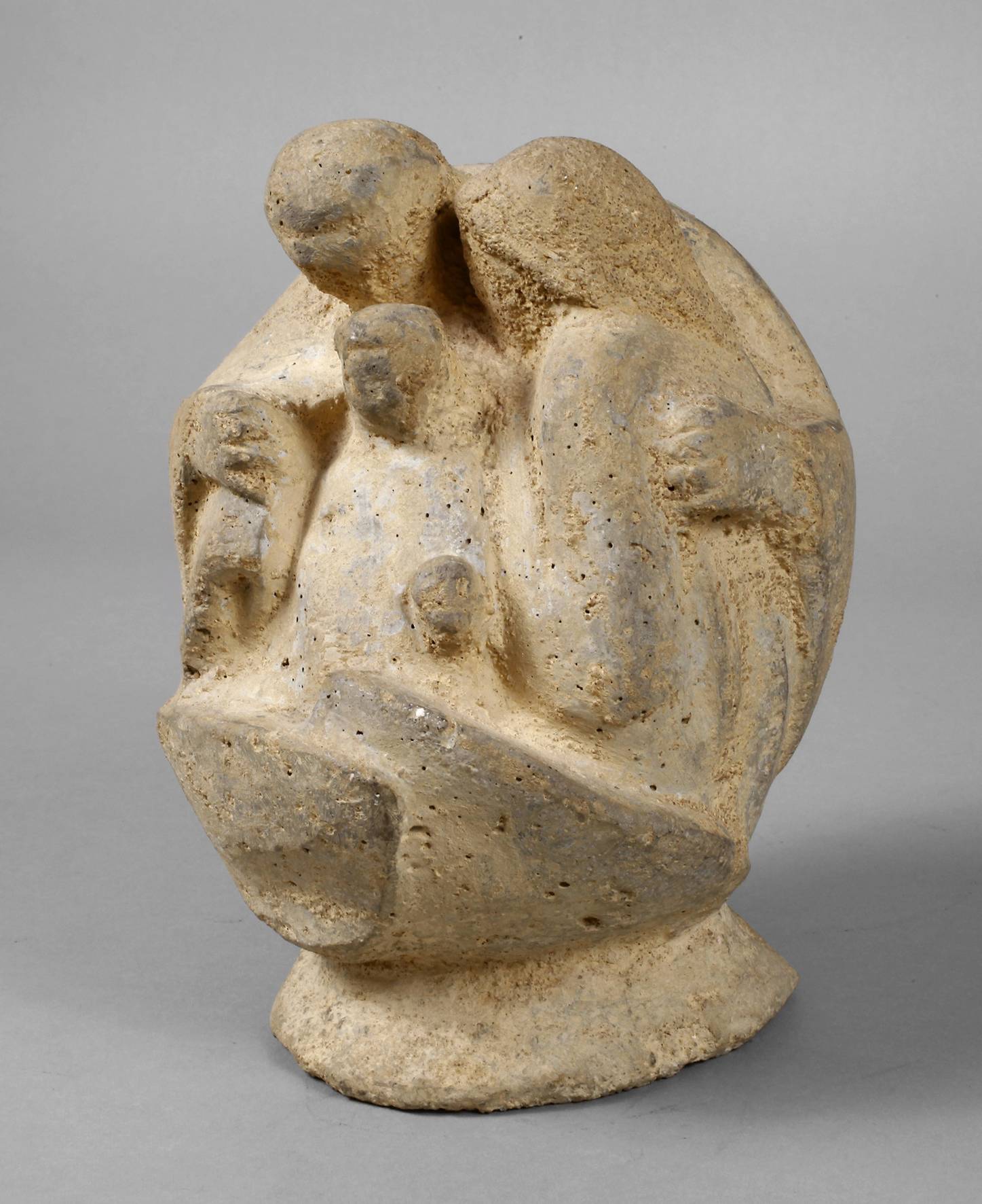 Moderne Figurengruppe junge Familie