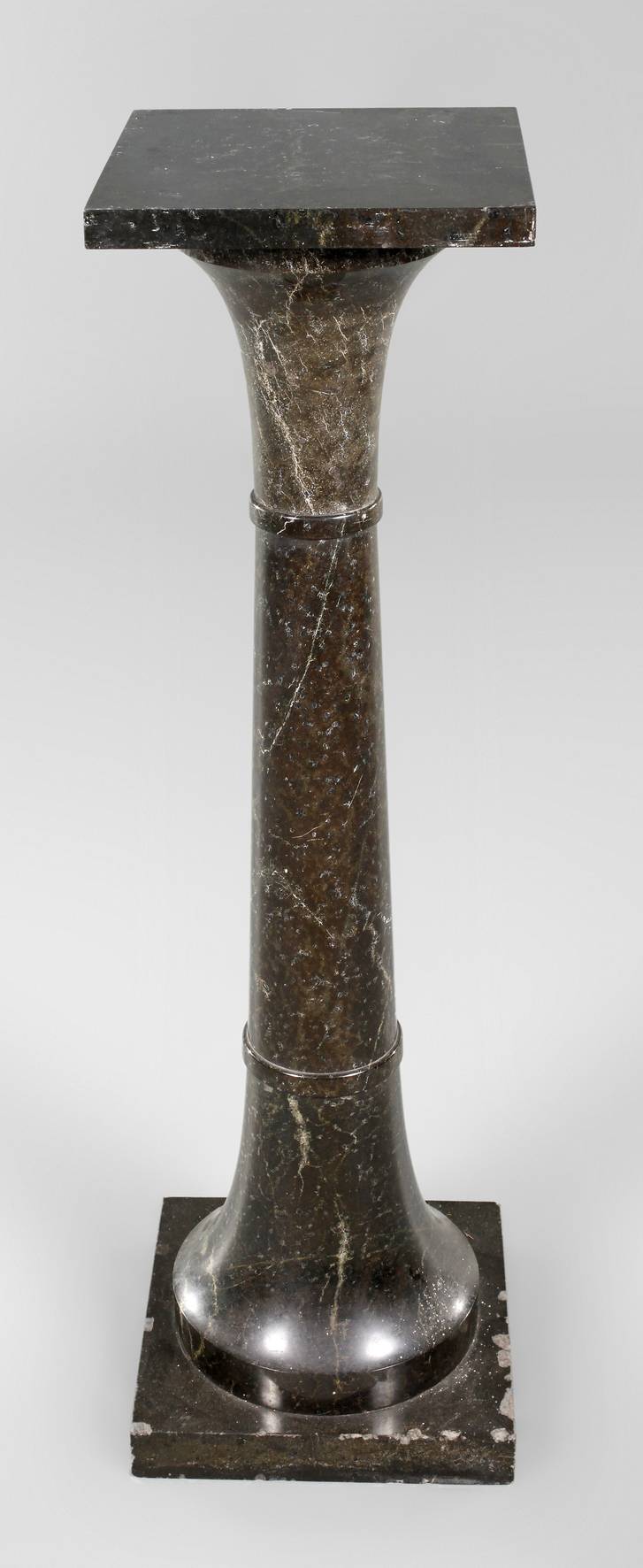 Serpentinsäule Albin Müller attr.