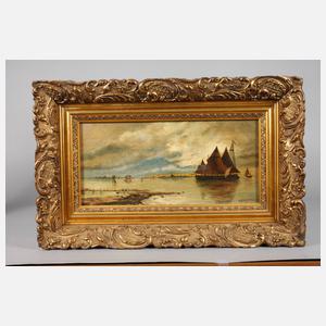 Segelboote vor abendlicher Küste