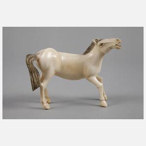 Fünf figürliche Elfenbeinschnitzereien