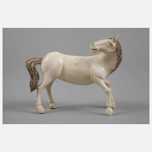 Fünf figürliche Elfenbeinschnitzereien