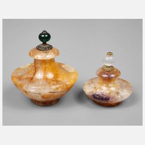 Zwei Miniaturflakons