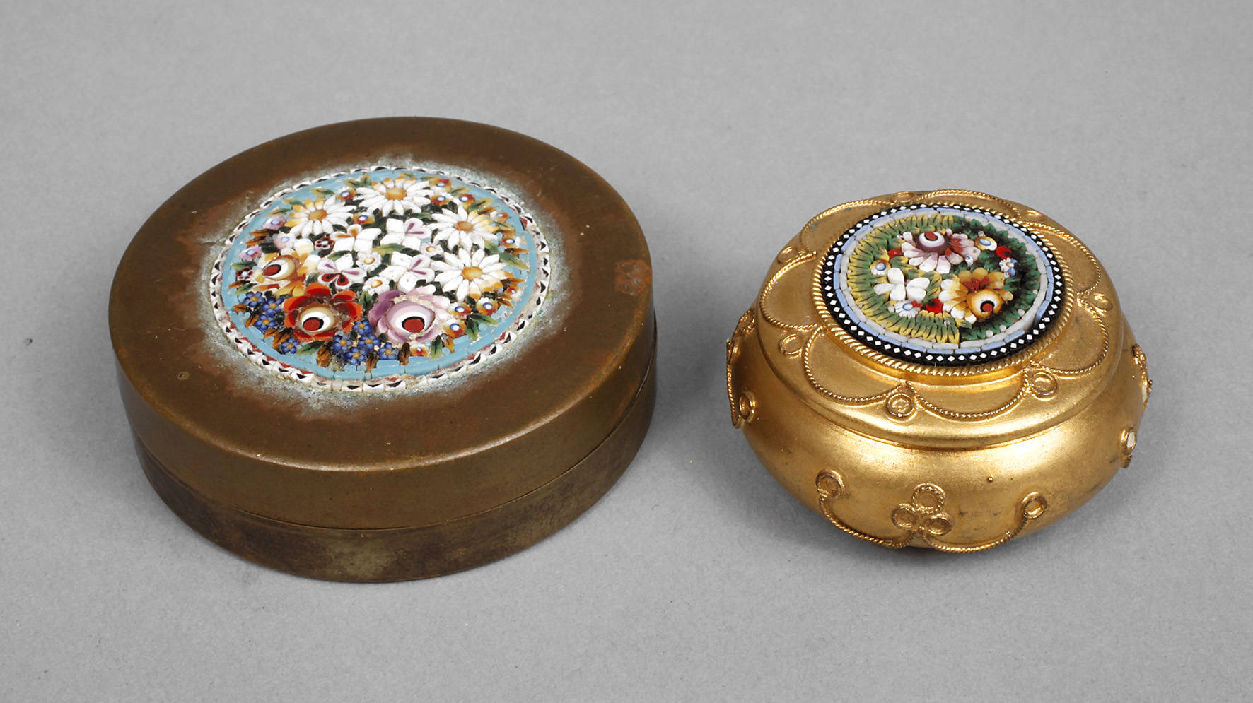 Zwei Dosen Mikromosaik