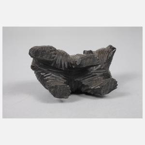 Zwei geschnitzte Bären