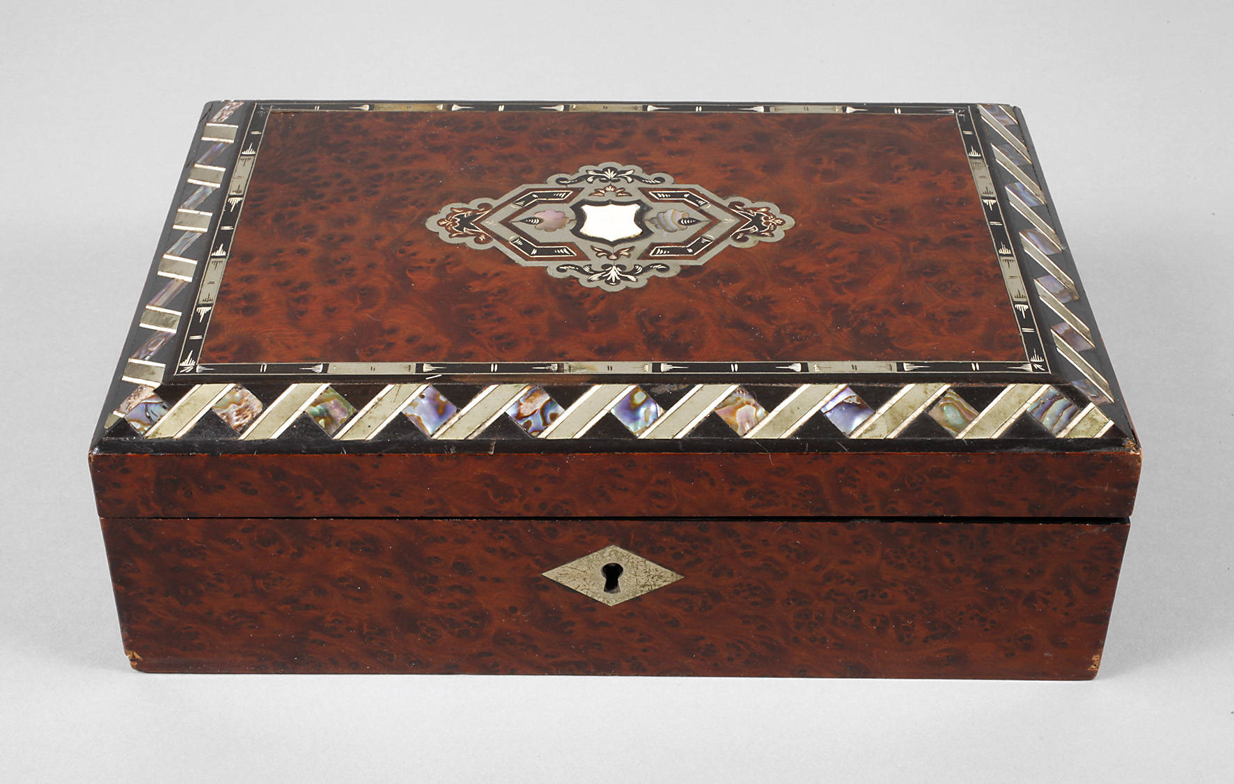 Intarsierte Schmuckschatulle