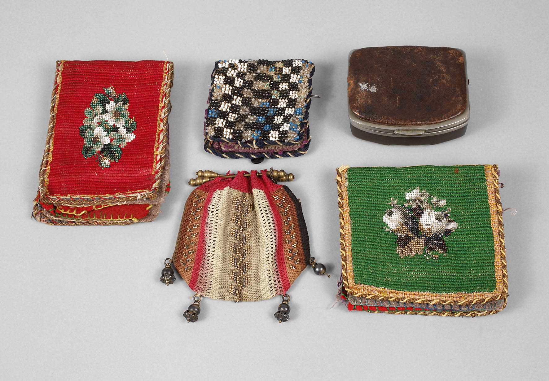 Konvolut Perlstickerei