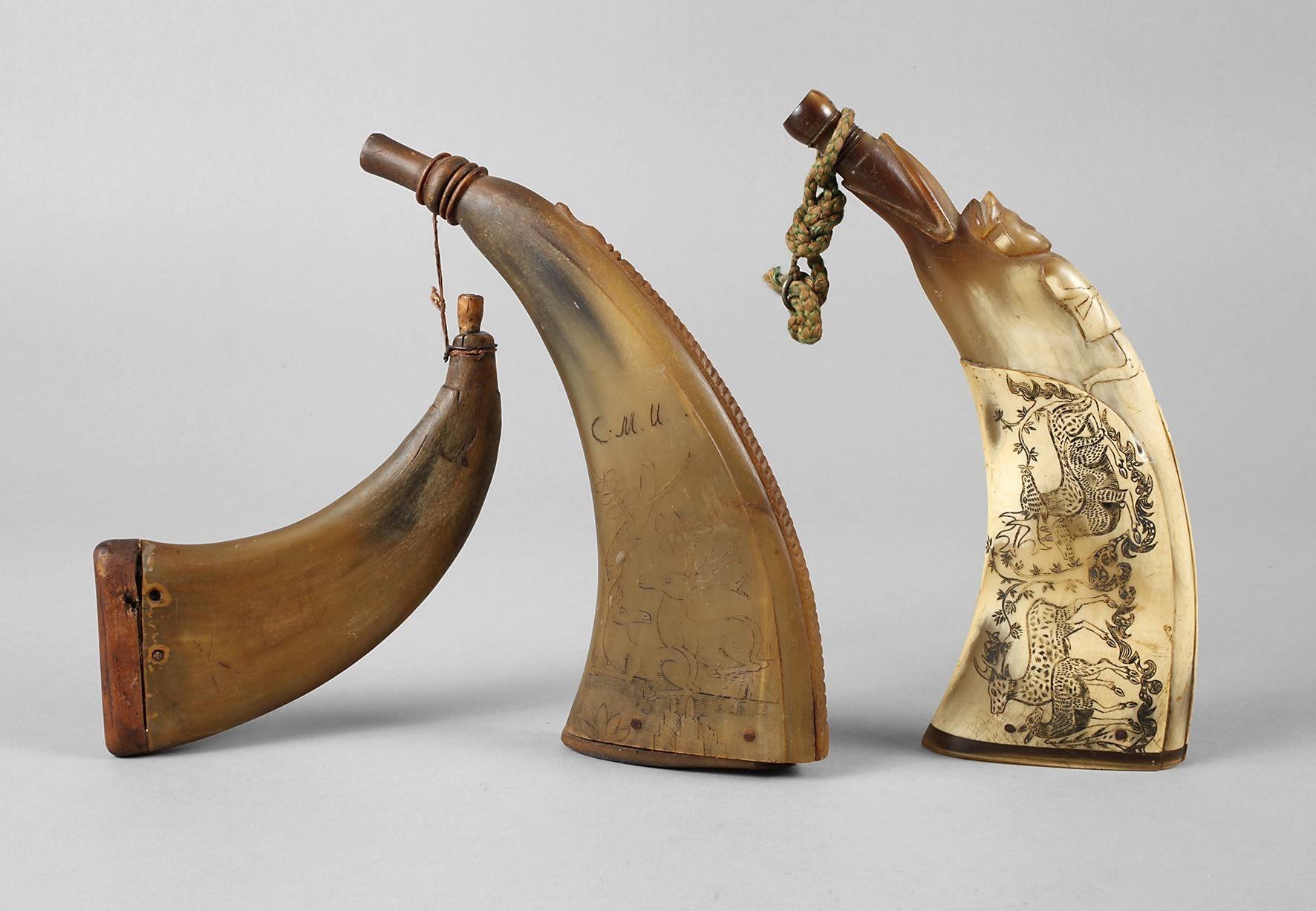 Drei barocke Pulverhörner