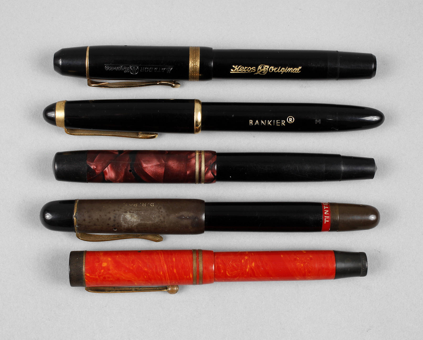 Fünf Schreibgeräte