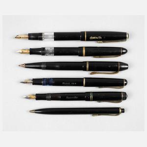 Sechs Schreibgeräte