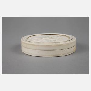 Feine Deckeldose ”Eherner Reiter”