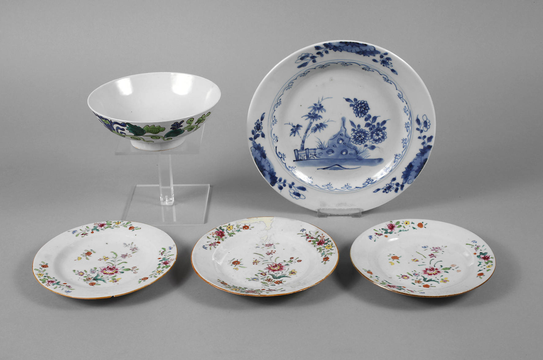 Fünf Geschirrteile Asiatika