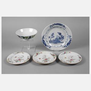 Fünf Geschirrteile Asiatika