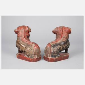 Paar geschnitzte Wächterlöwen