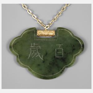 Gravierter Jade-Anhänger