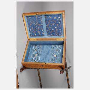 Kleiner Nähtisch China