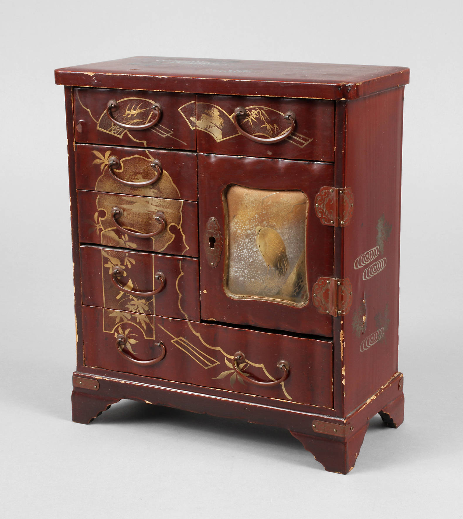 Kleines Lackschränkchen