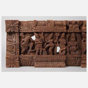Geschnitzte Reliefplatte