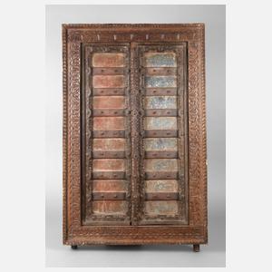 Geschnitztes Holzfenster