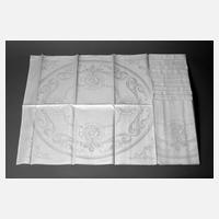 Zwölf Servietten111