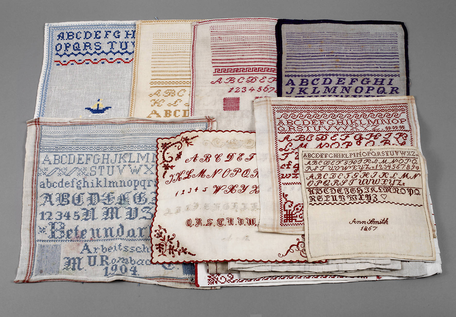 Große Sammlung Stickmustertücher