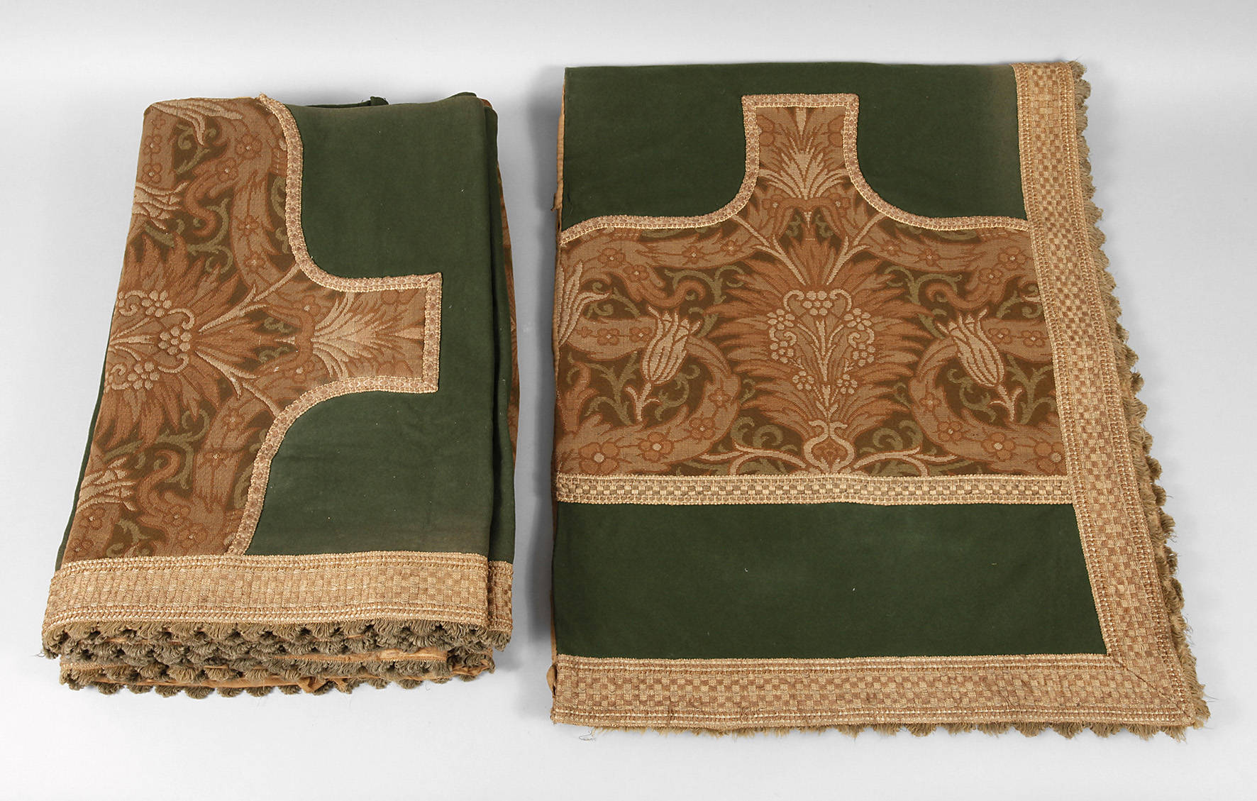 Zwei Paar Dekoschals Jugendstil