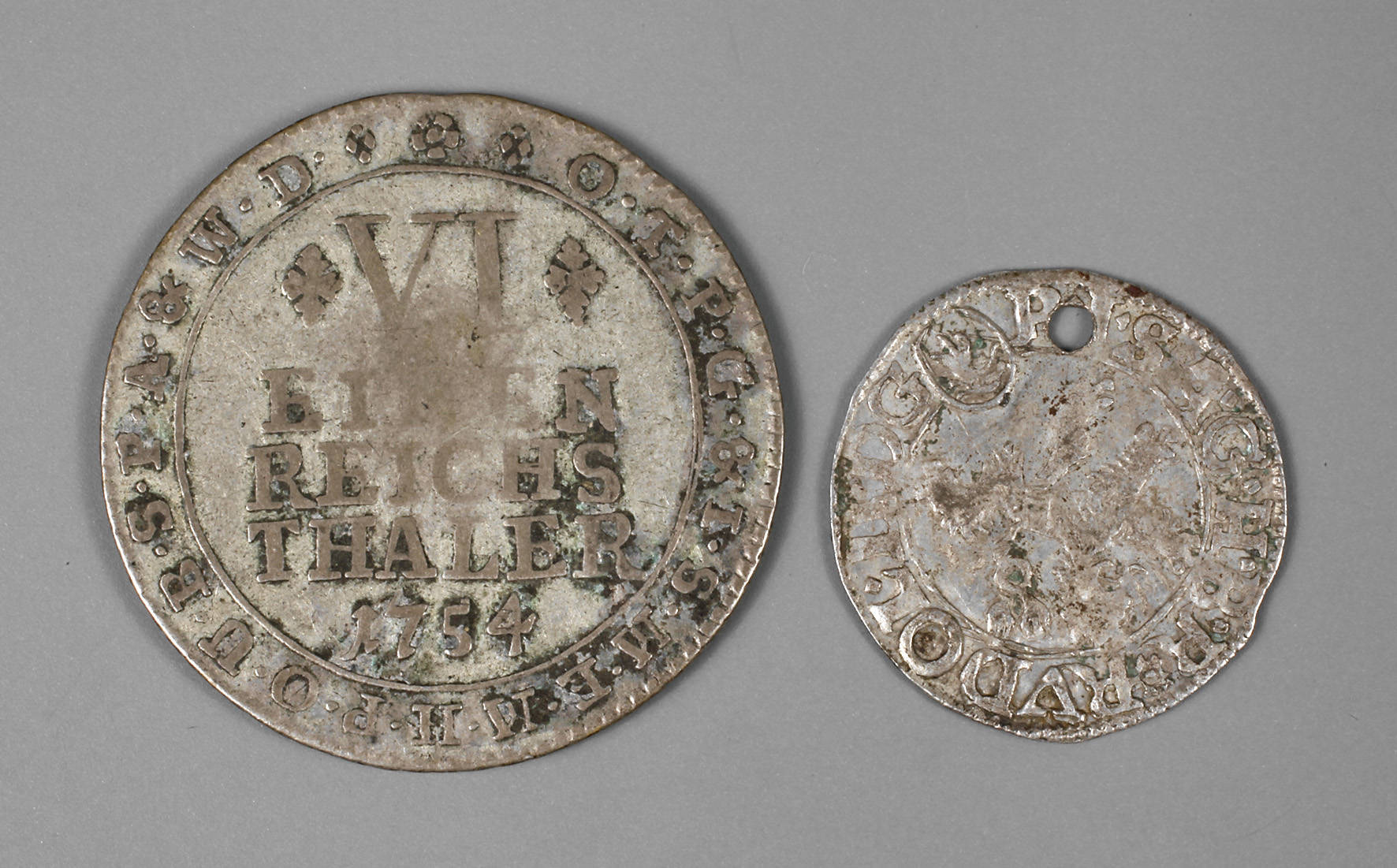 Zwei Prägungen des 17. und 18. Jhs.