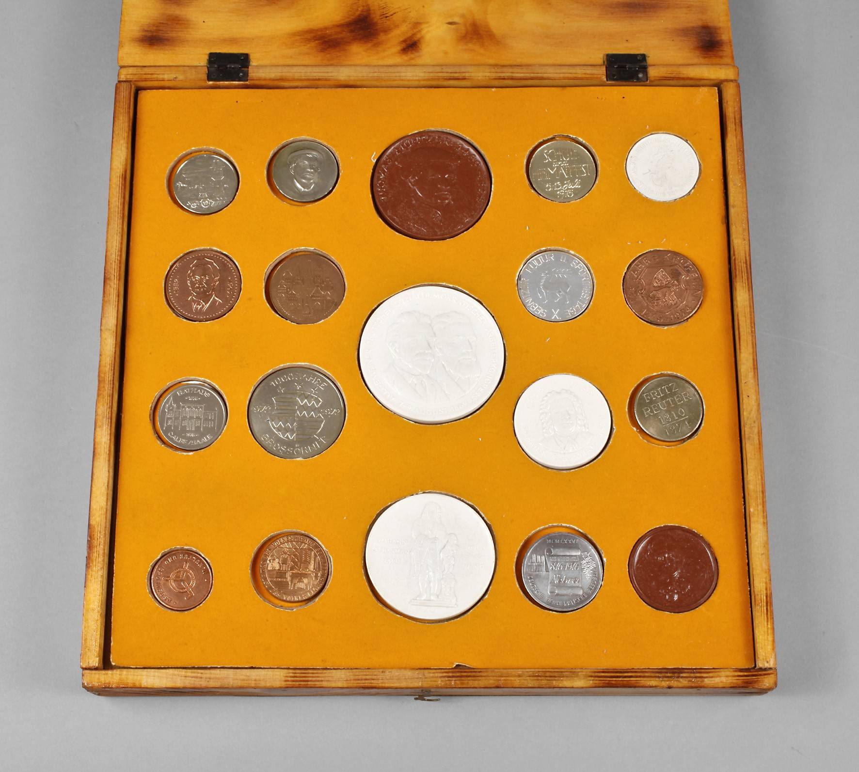 Sammelkasten DDR-Medaillen