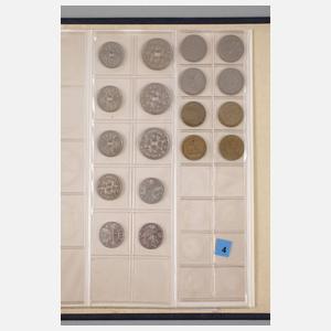 Zwei Münzsammelalben