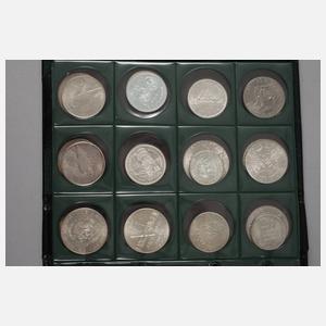 Zwei Münzsammelalben