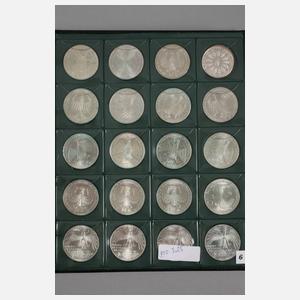 Zwei Münzsammelalben