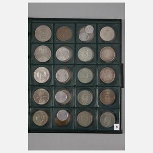 Zwei Münzsammelalben