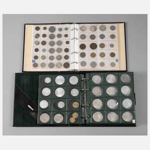 Zwei Münzsammelalben