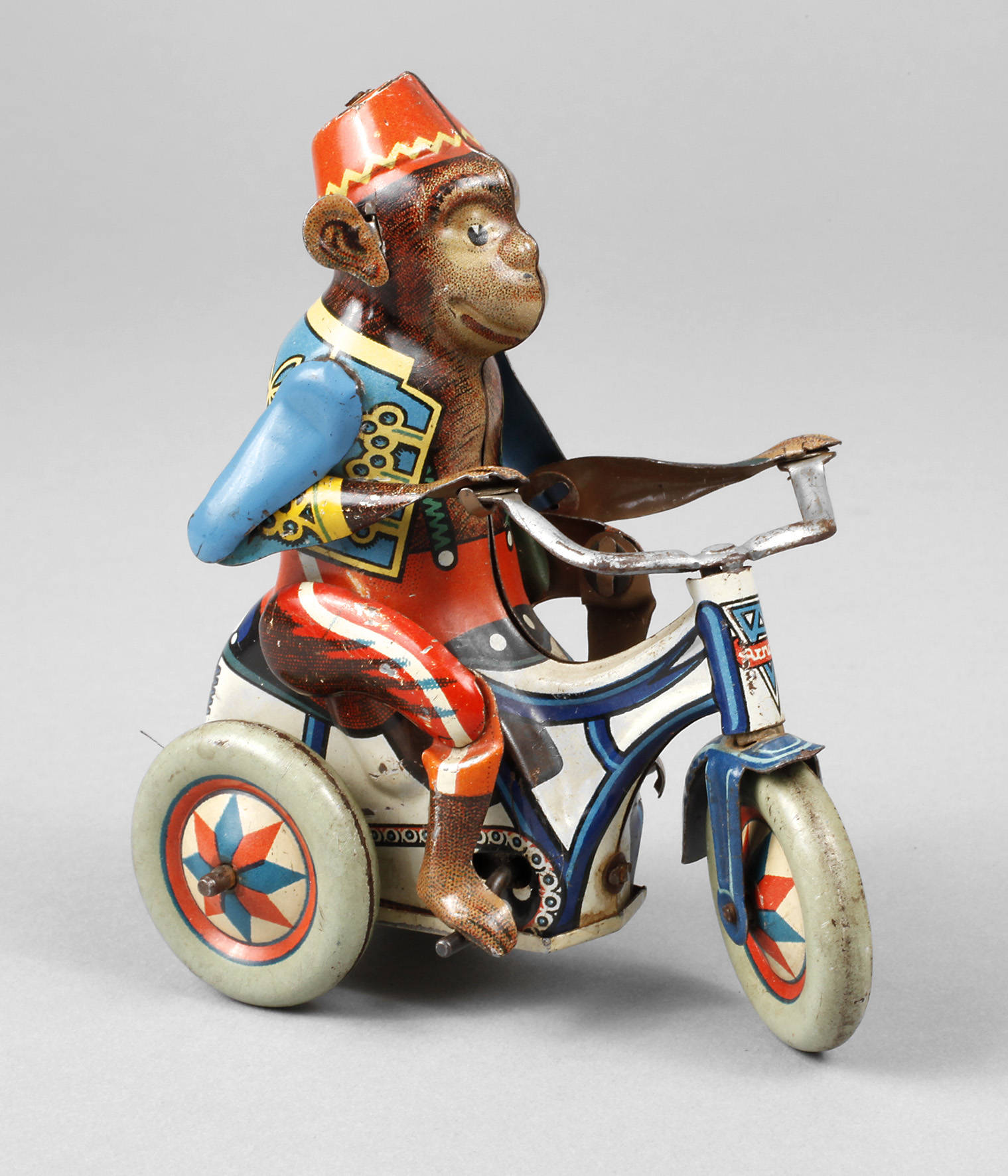 Arnold ”Bob, der Dreirad-fahrende Affe”