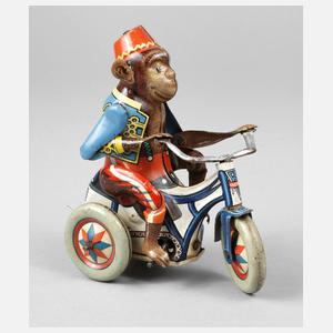 Arnold ”Bob, der Dreirad-fahrende Affe”