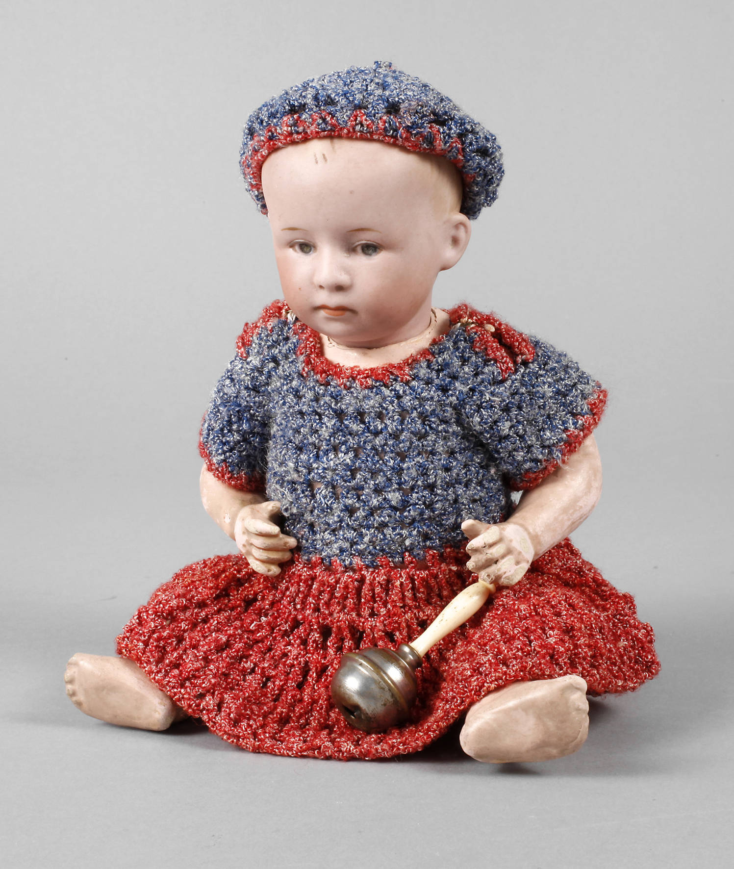 Kleine Porzellankopfpuppe