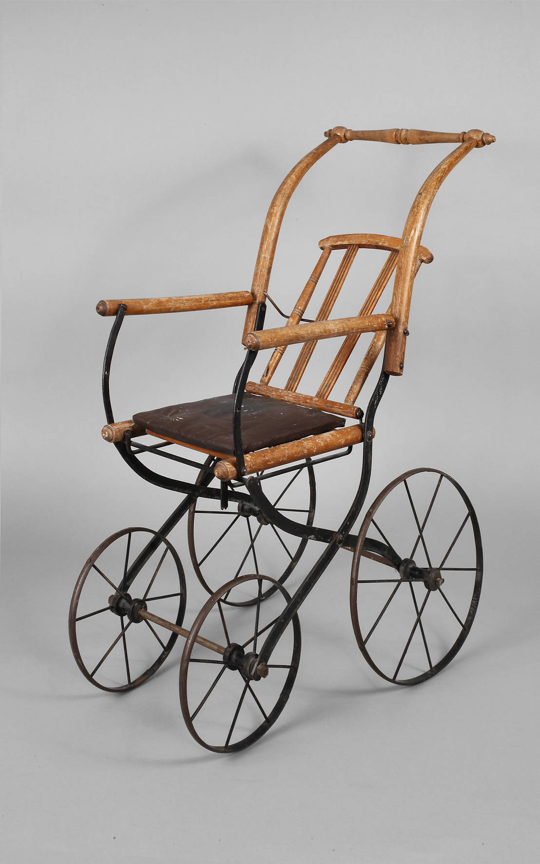 Klappbarer Puppenwagen