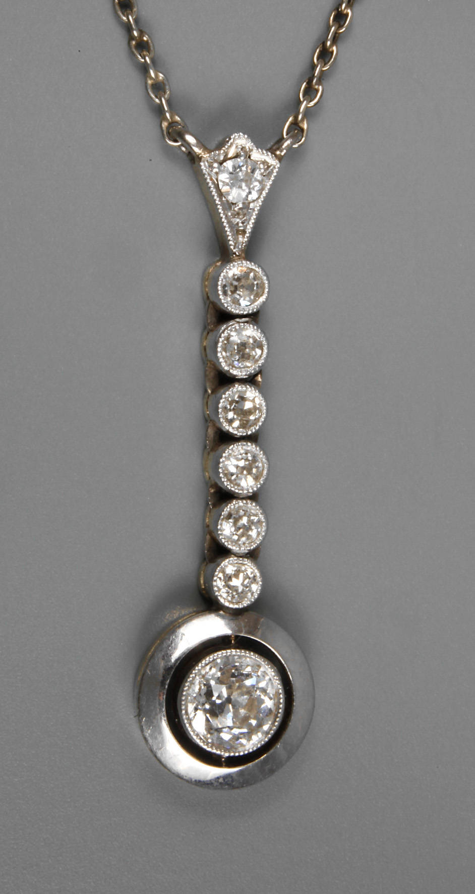 Collier mit Diamantbesatz