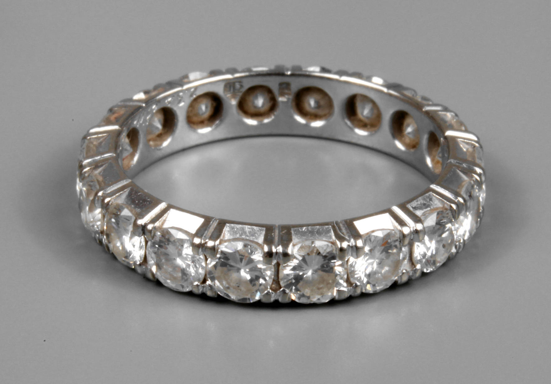 Memoryring mit Brillantbesatz von 2,34 ct