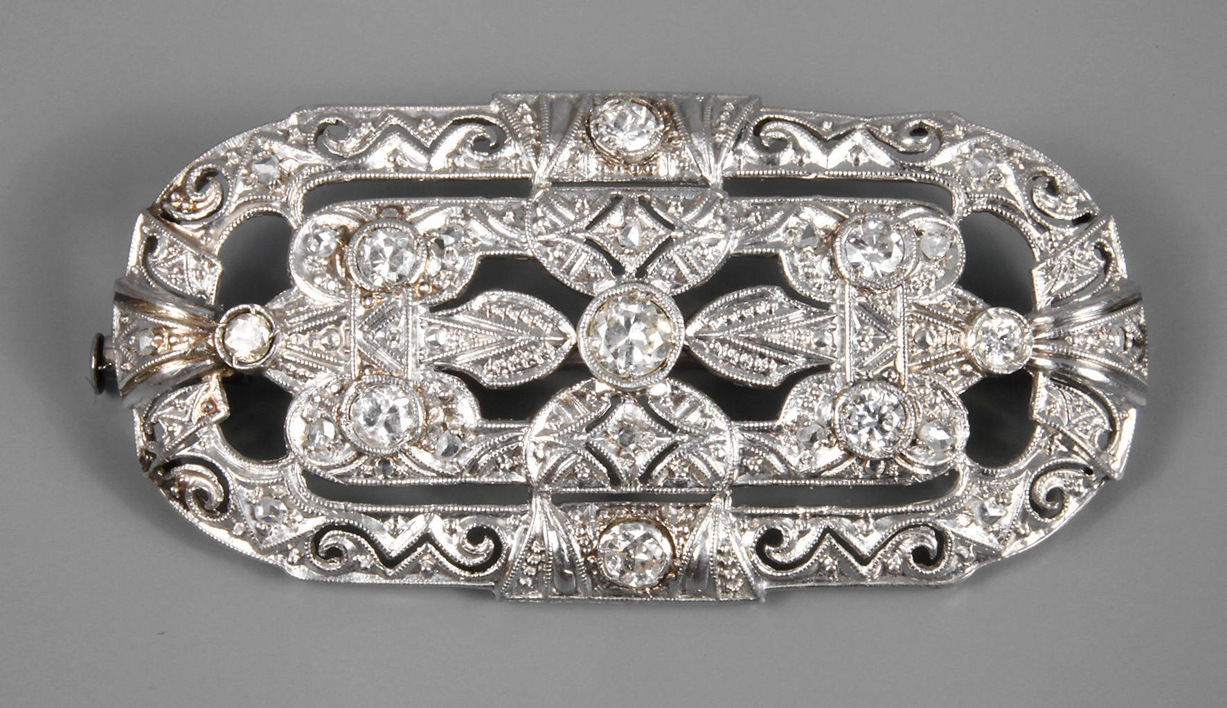 Art déco Brosche mit Brillantbesatz