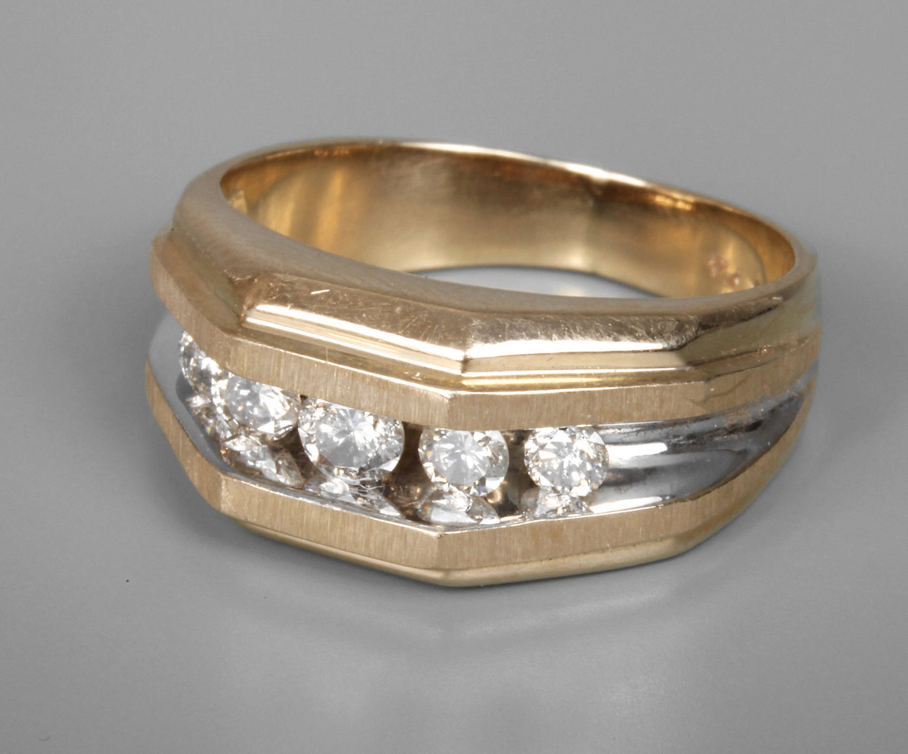 Damenring mit Brillanten