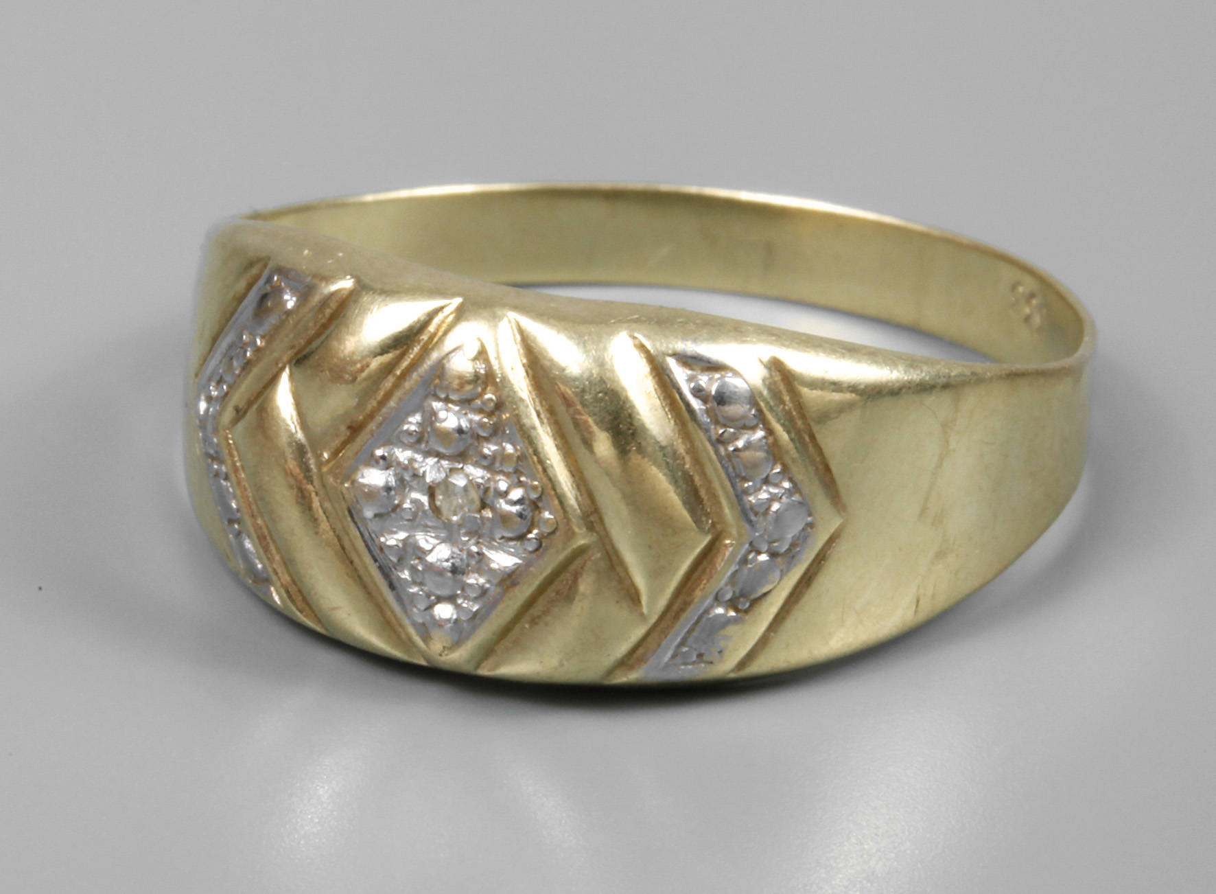 Damenring mit Diamantbesatz